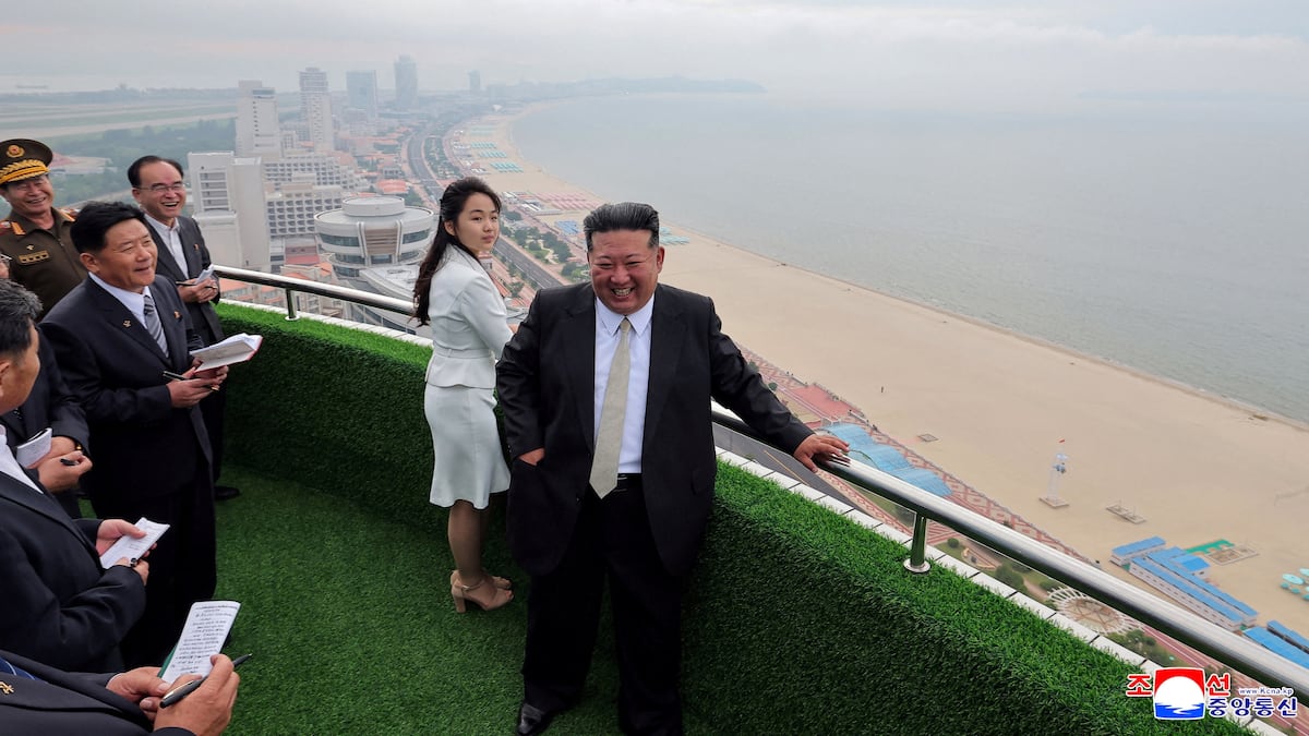 Kim Jong-un inaugure en Corée du Nord un macrocomplexe touristique avec la mer « sans égal dans le monde »