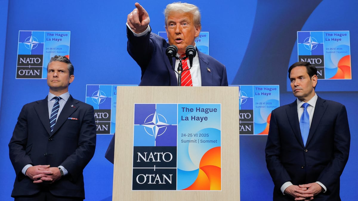 Trump menace l'Espagne: « Il est le seul à refuser de payer. Nous allons faire un double salaire »
