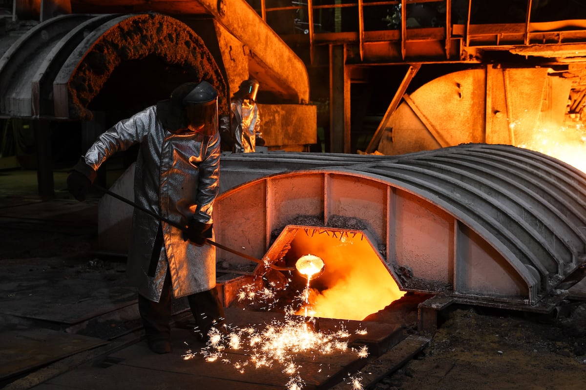 La Russie regarde la falaise économique après 40 mois de guerre