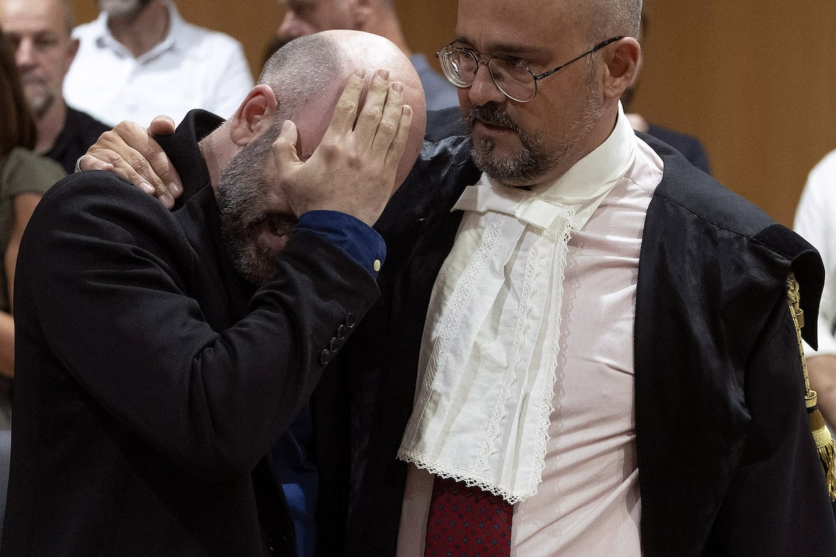 Roberto Saviano obtient la justice, 17 ans plus tard, et pleure amèrement devant le tribunal: « J'ai volé ma vie et je l'ai laissé voler »