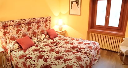 L'une des cinq pièces du chalet. Capture d'une vidéo promotionnelle de Sauber Real State publié sur YouTube. 