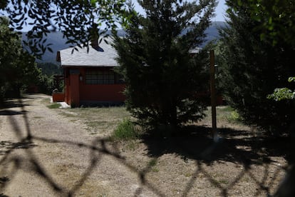 Le président de la CAM, Isabel Díaz Ayuso, a passé le week-end à la villa avec une piscine acquise par la communauté pour agrandir le parc national de Guadarrama.