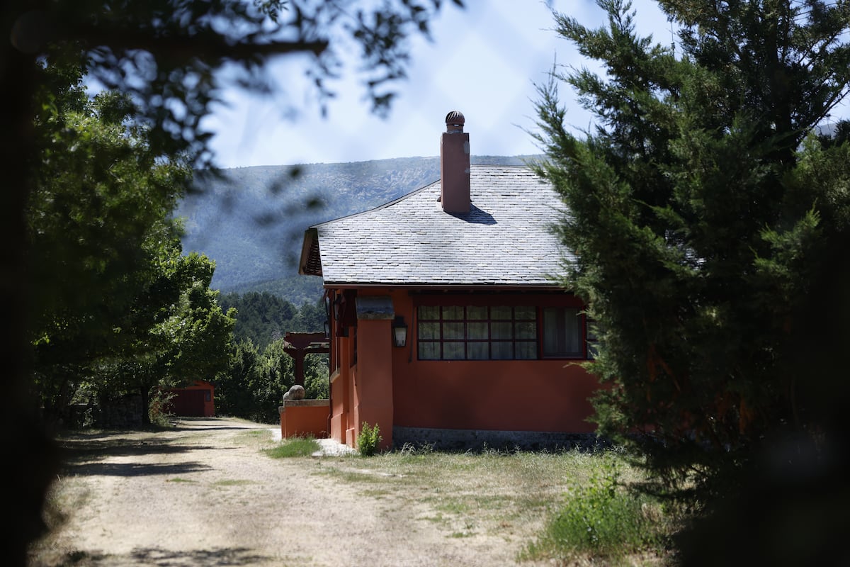 Ayuso et sa famille jouissent d'une villa appartenant à la communauté après avoir critiqué «Los Palacios» par Sánchez