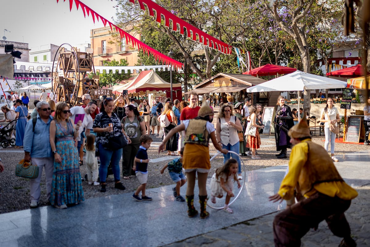 L'entreprise derrière les marchés médiévaux qui voyagent en Espagne: « 2 000 euros sont gagnés en un week-end, mais c'est très difficile »