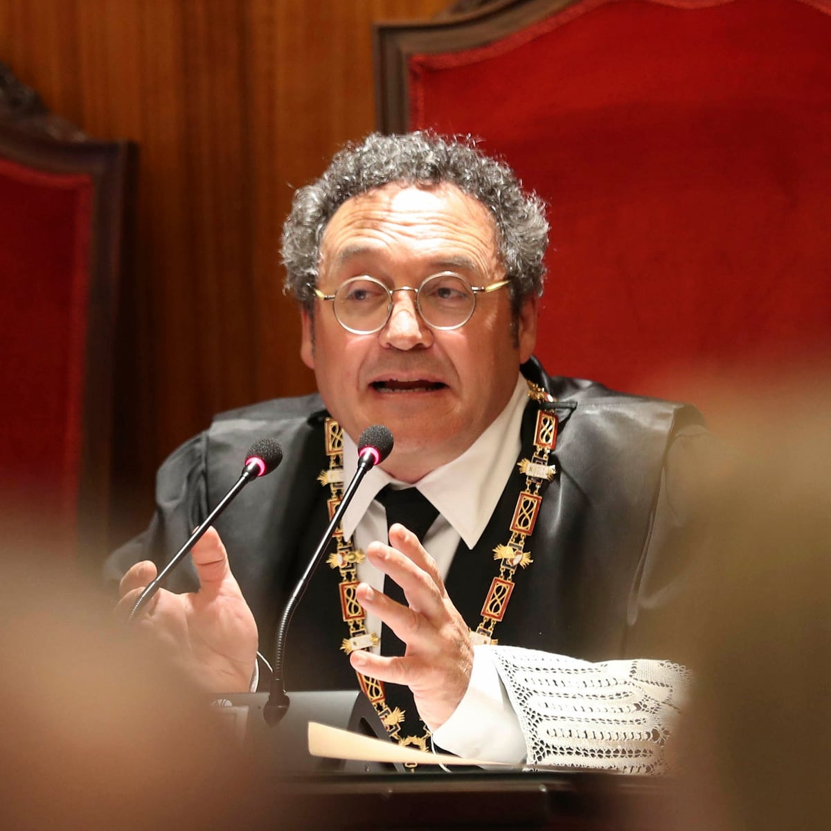 Le Suprême s'asseoir sur le banc au procureur général: et maintenant quoi?