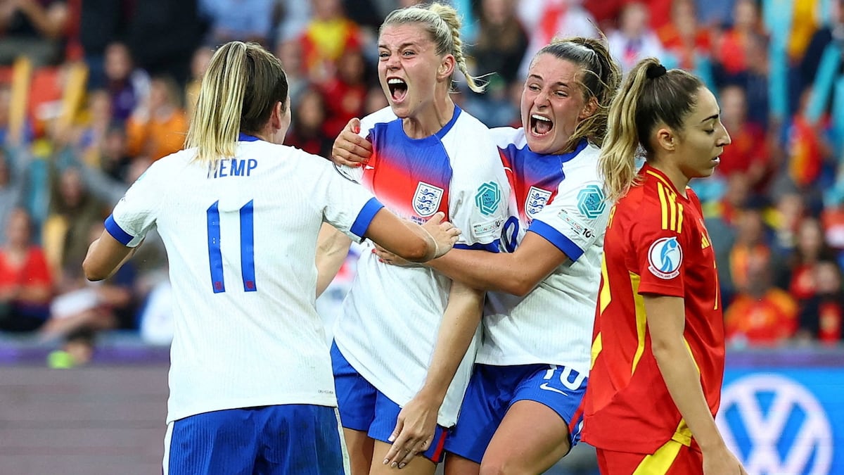 Ainsi, nous lui avons dit la défaite de l'Espagne contre l'Angleterre lors de la finale de l'Eurocup 2025 féminin