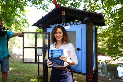 Isabel Díaz Ayuso le 19 juillet 2024 lors d'un acte pour les médias pour annoncer l'ouverture au public d'une zone de repos dans la ferme où se trouve la villa.
