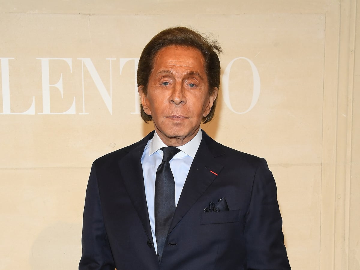 Deux voleurs essaient de voler dans la ville romaine de Valentino pendant que le designer était à l'intérieur