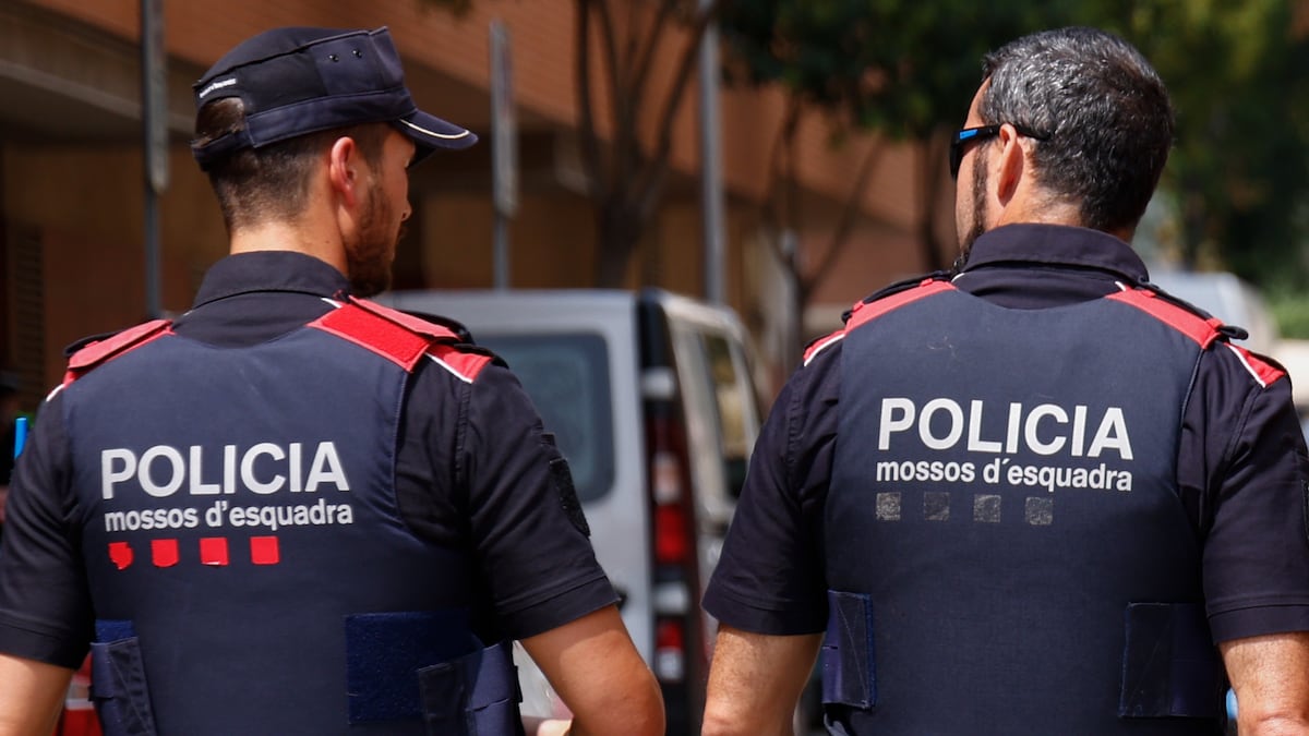 La police locale réduit un homme qui est entré armé d'un couteau au poste de police de Montornès