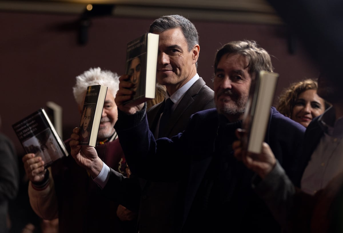 Les anciens ministres, acteurs, cinéastes et musiciens souscrivent un manifeste de soutien au gouvernement et contre les juges, les médias et les évêques qui essaient de « le démolir »