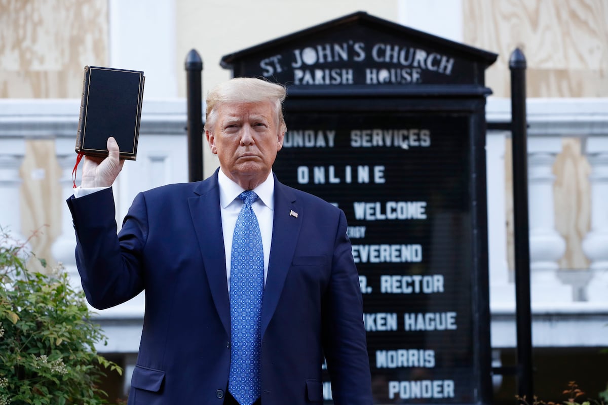 Les dix commandements arrivent dans les salles de classe: Trump et le vôtre poussent l'éducation religieuse