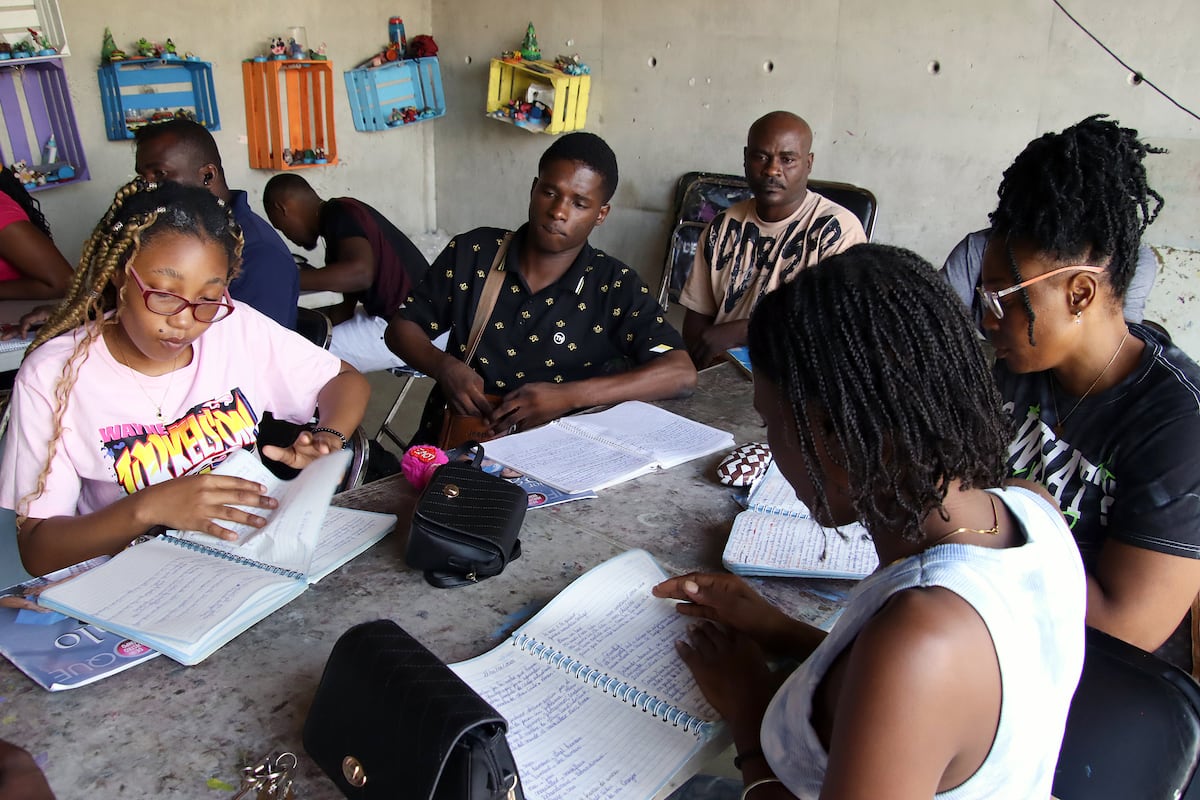 Les cours d'espagnol ouvrent les portes aux migrants haïtiens à Tapachula
