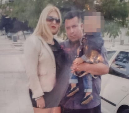 Pepe Castillo avec sa femme et son fils. Image attribuée par la famille.