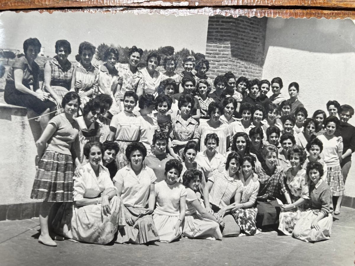 MARTA PLAN: L'Odyssée des 815 filles envoyées par Franco's Espagne pour inoculer la vie en Australie