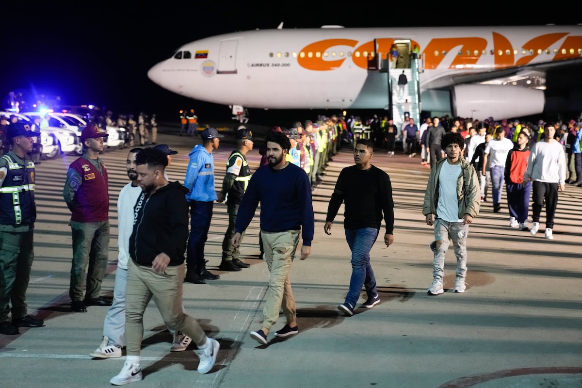 La Maison Blanche utilise l'audio viral de l'agence de voyage Jet2Holidays pour illustrer sa campagne de déportation controversée