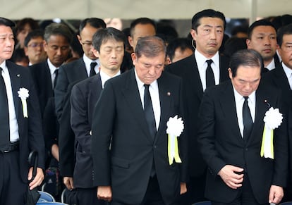 Le Premier ministre japonais, Shigeru Ishiba, rend hommage aux victimes de la bombe atomique de Nagasaki, ce samedi.