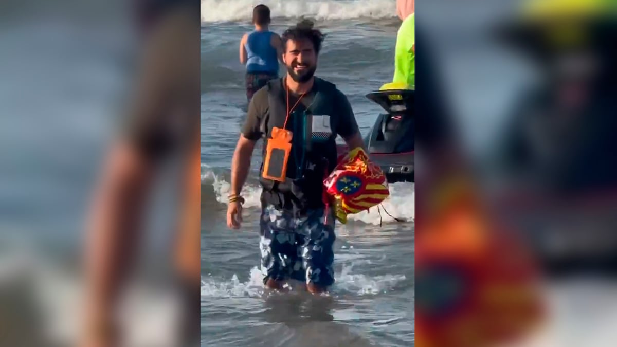 L'Ultraderechista Alise Pérez montre le drapeau espagnol dans les îlots d'alhucémas dans un défi pour le Maroc
