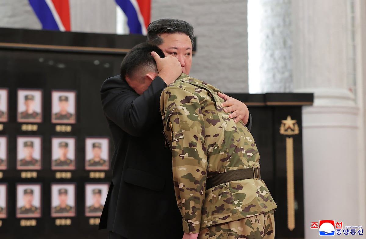 Kim Jong-un Award des soldats nord-coréens qui ont aidé la Russie dans la guerre de l'Ukraine