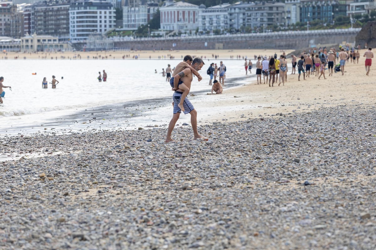 Une marée d'usage du XIXe siècle inonde la plage de Donostiarra d'Ondarreta