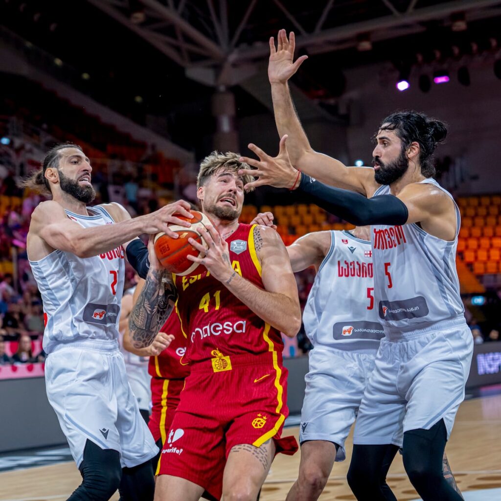 L'Espagne ne peut pas contre la Géorgie et cliquez sur sa première à l'Eurobasket