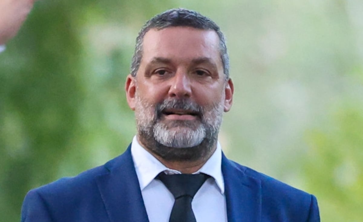 La chanteuse Jaime Anglada, amie de Felipe VI, continue à l'USI et répond aux opérations « sans complications immédiates »