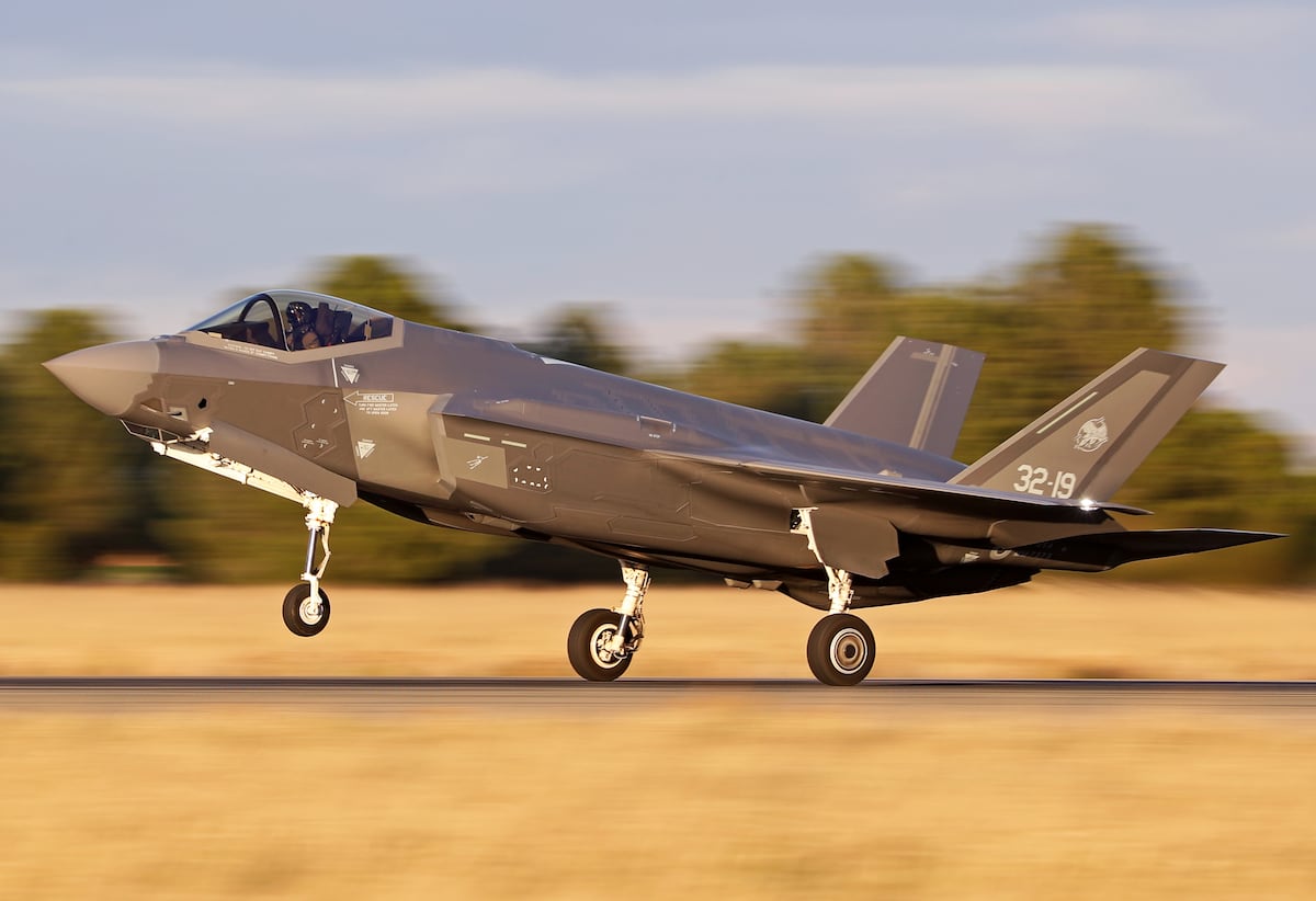 Le gouvernement parcourt l'achat de combattants américains F-35 et cherche des alternatives européennes