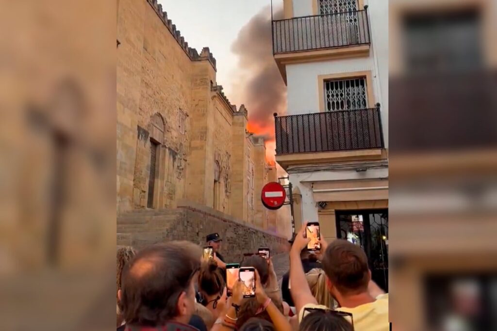Un incendie provoqué par un court-circuit cause des dommages à la mosquée Córdoba