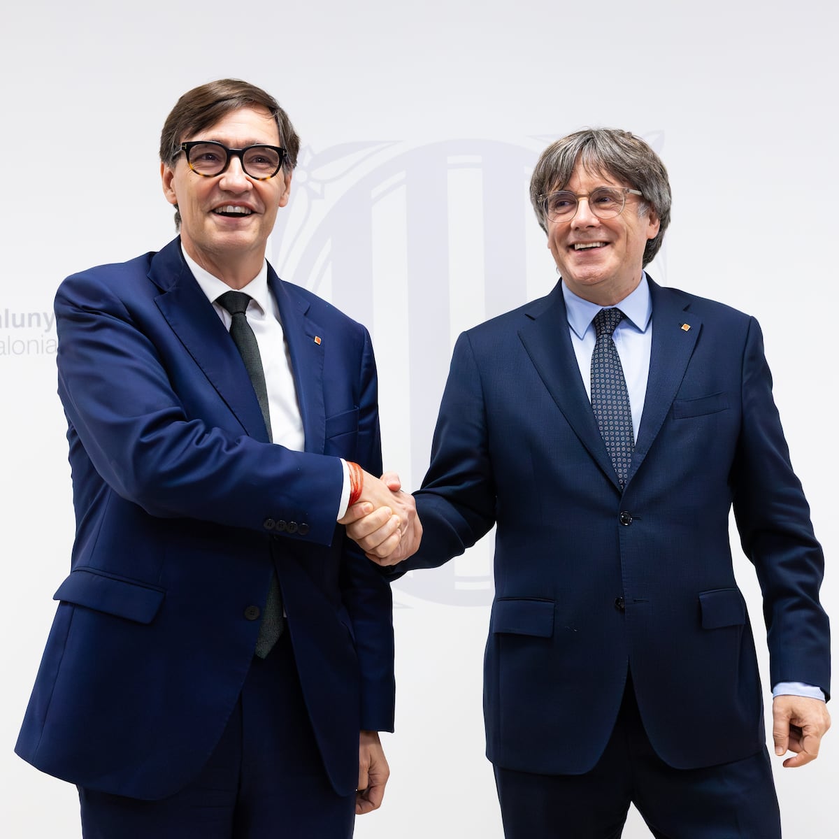 La poignée de main d'Illa et Puigdemont: une réunion inhabituelle avec beaucoup de fond