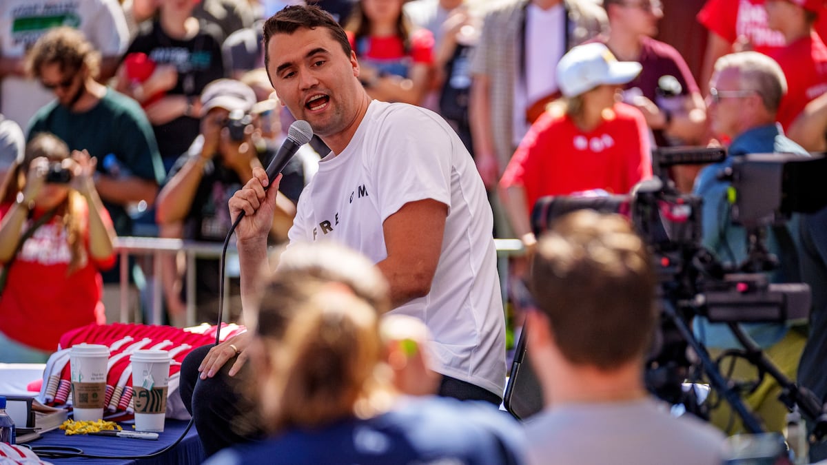 Le commentateur conservateur Charlie Kirk, l'allié de Trump, a assassiné une chance à une université américaine