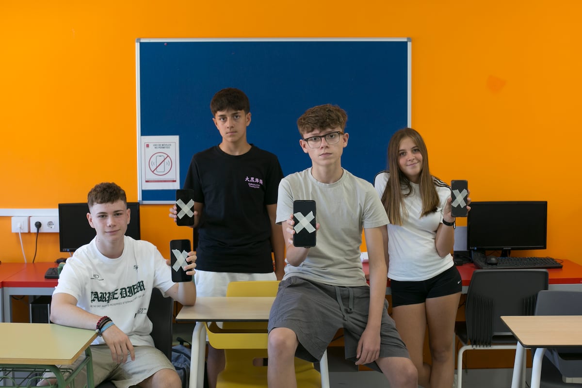 La restriction du mobile de l'institut, sous la loupe adolescente: « Les enseignants doivent également se conformer à la norme »