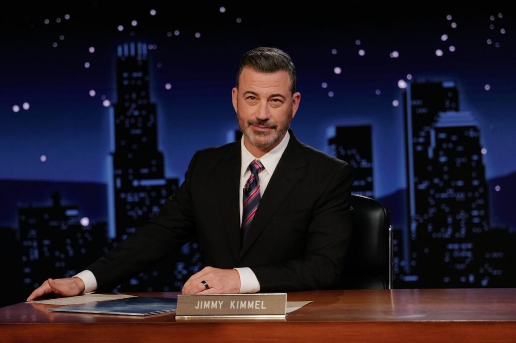 Jimmy Kimmel revient avec un monologue émotionnel et stimulant: "Notre gouvernement ne devrait pas contrôler ce que nous disons"