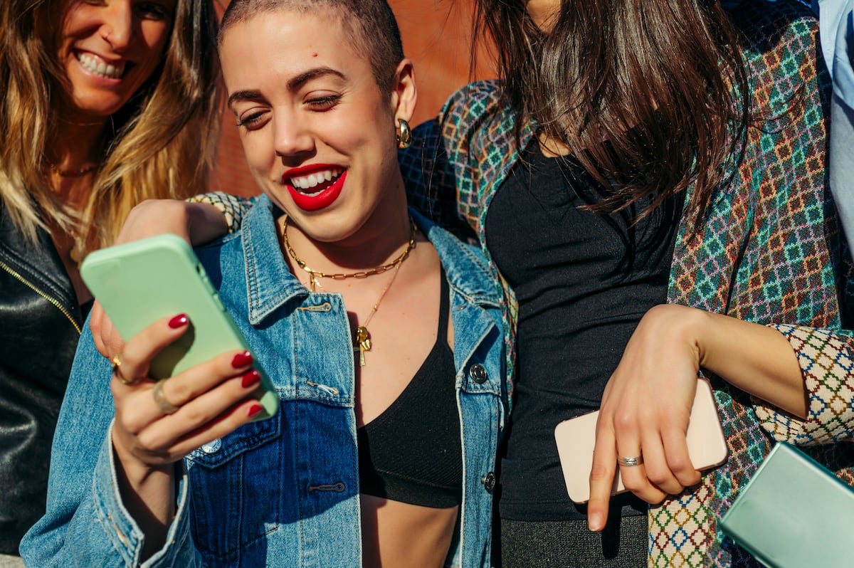 Oui, les adolescents espagnols sont conscients des dangers de l'IA et des réseaux sociaux