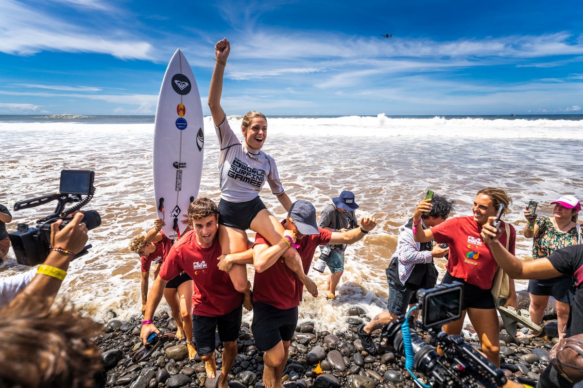 Le surf espagnol démolie une autre barrière: Janire González-Etxabarri proclame le champion du monde au Salvador à l'âge de 20 ans