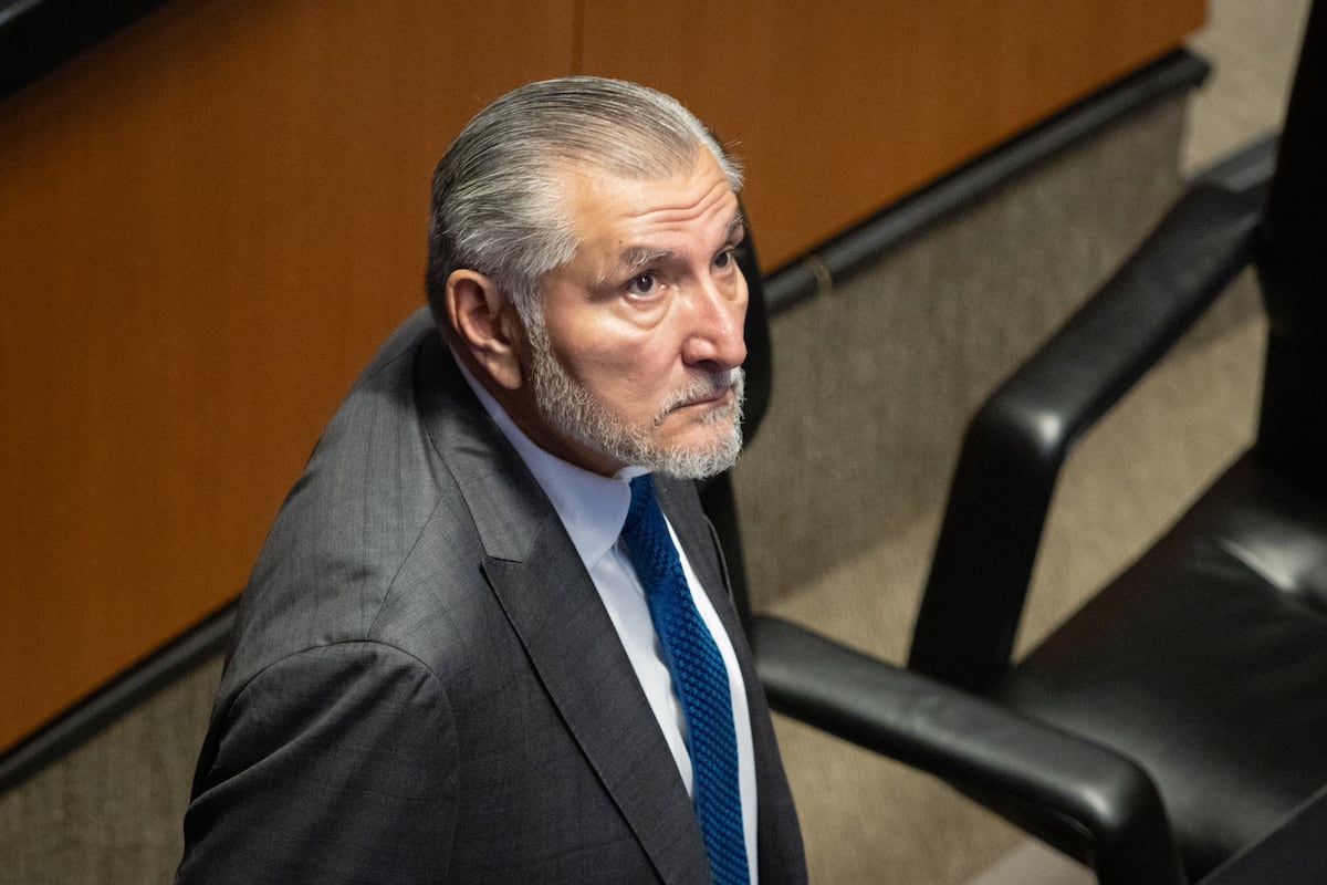 Morena et l'ambassade heureuse pour Adam