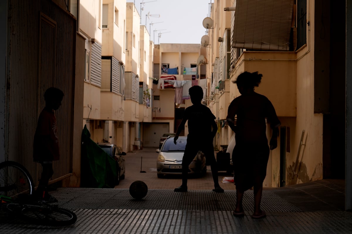 Murcia cède à Vox et élimine le programme de langue arabe dans les écoles