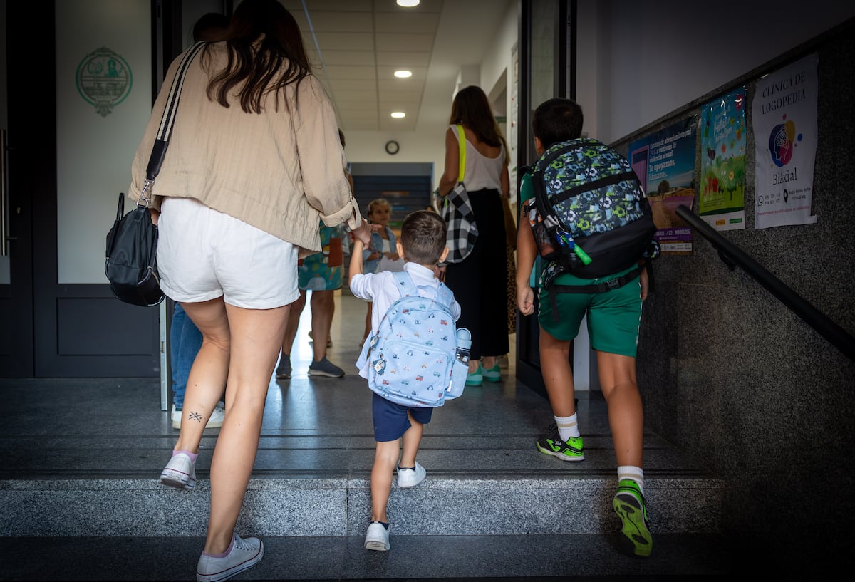 Plus de 5 000 étudiants en extrémité sont à court de cours en raison du manque de transport scolaire