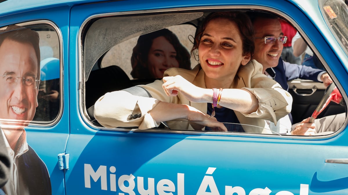 Un maire lié à Ayuso désire de payer une photo de son et celle des autres ex-régistants après avoir demandé le PSOE qui fait don de cet argent public à Gaza