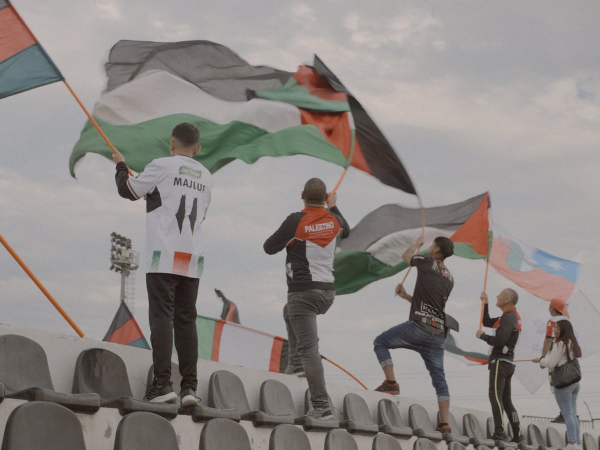 Un professeur d'Alcorcón, réprimandé pour avoir porté une chemise avec des couleurs du drapeau palestinien pour sa « symbologie politique »