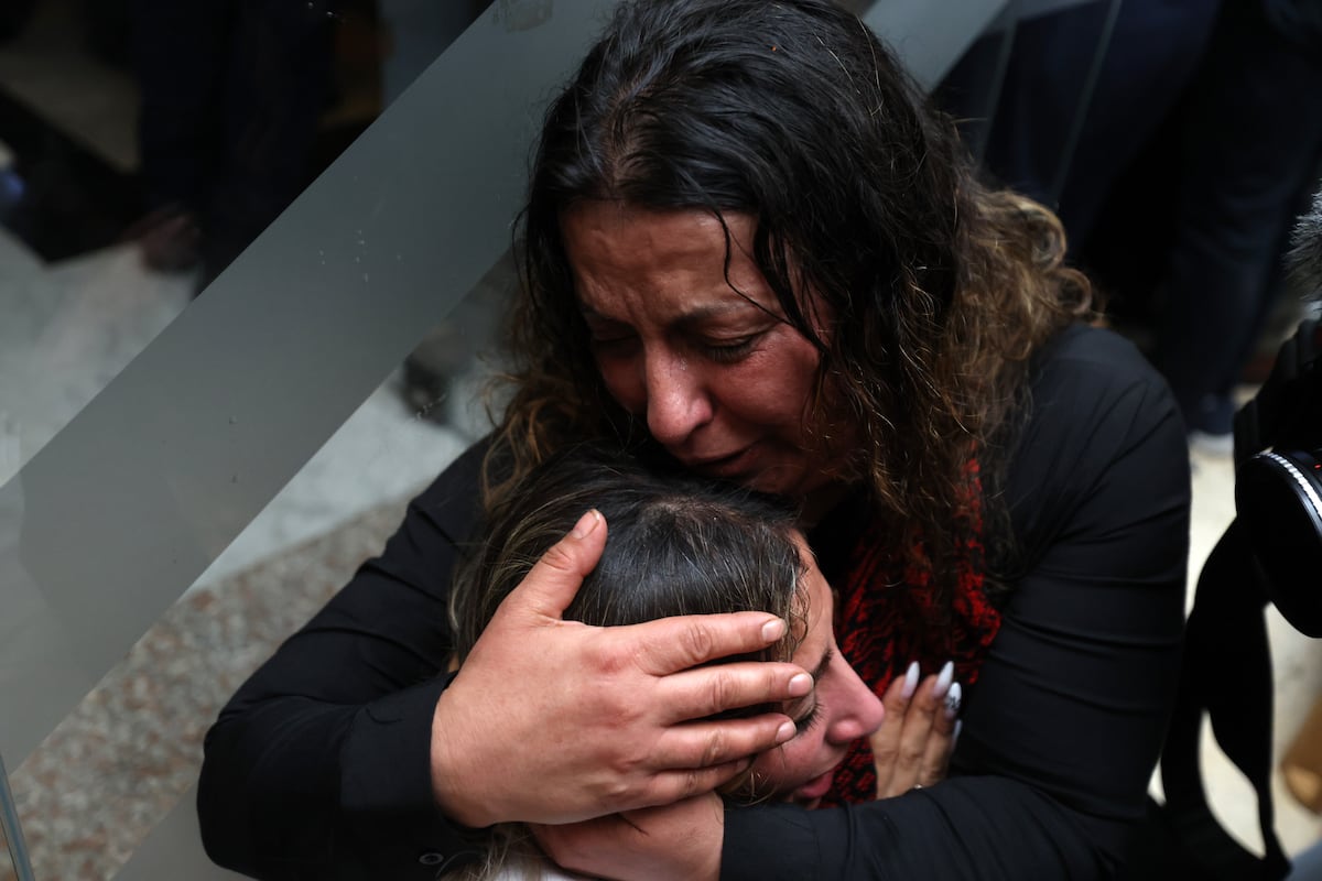 Déception chez les familles des prisonniers palestiniens exilés : de leur attente avec de nouveaux vêtements au retour chez eux en sanglots