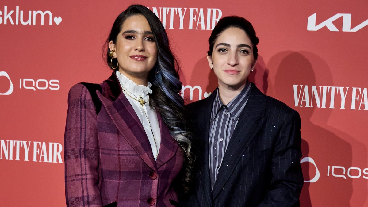 La fille d'Emilio et Gloria Estefan, attaquée avec un téléphone par sa petite amie, arrêtée pour vol et violence