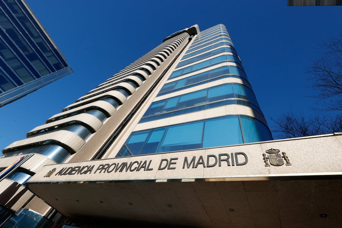 Condamné à cinq ans de prison pour avoir touché les fesses de ses élèves de 11 ans du lycée de Villamadrid et leur avoir dit qu'il voulait faire l'amour avec elles