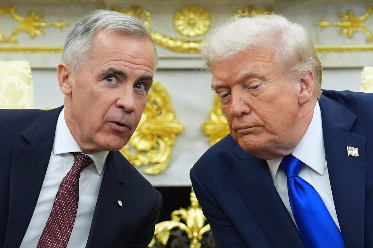 Donald Trump annonce des droits de douane supplémentaires de 10 % sur le Canada en représailles à l'annonce de l'Ontario