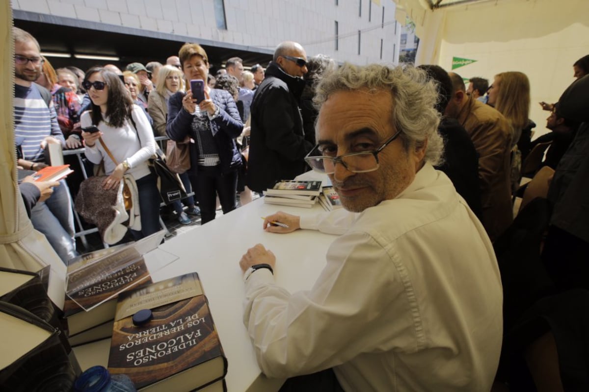 L'écrivain Ildefonso Falcones dénonce avoir été exclu pour des « raisons politiques » de la délégation catalane dans le fil de Guadalajara