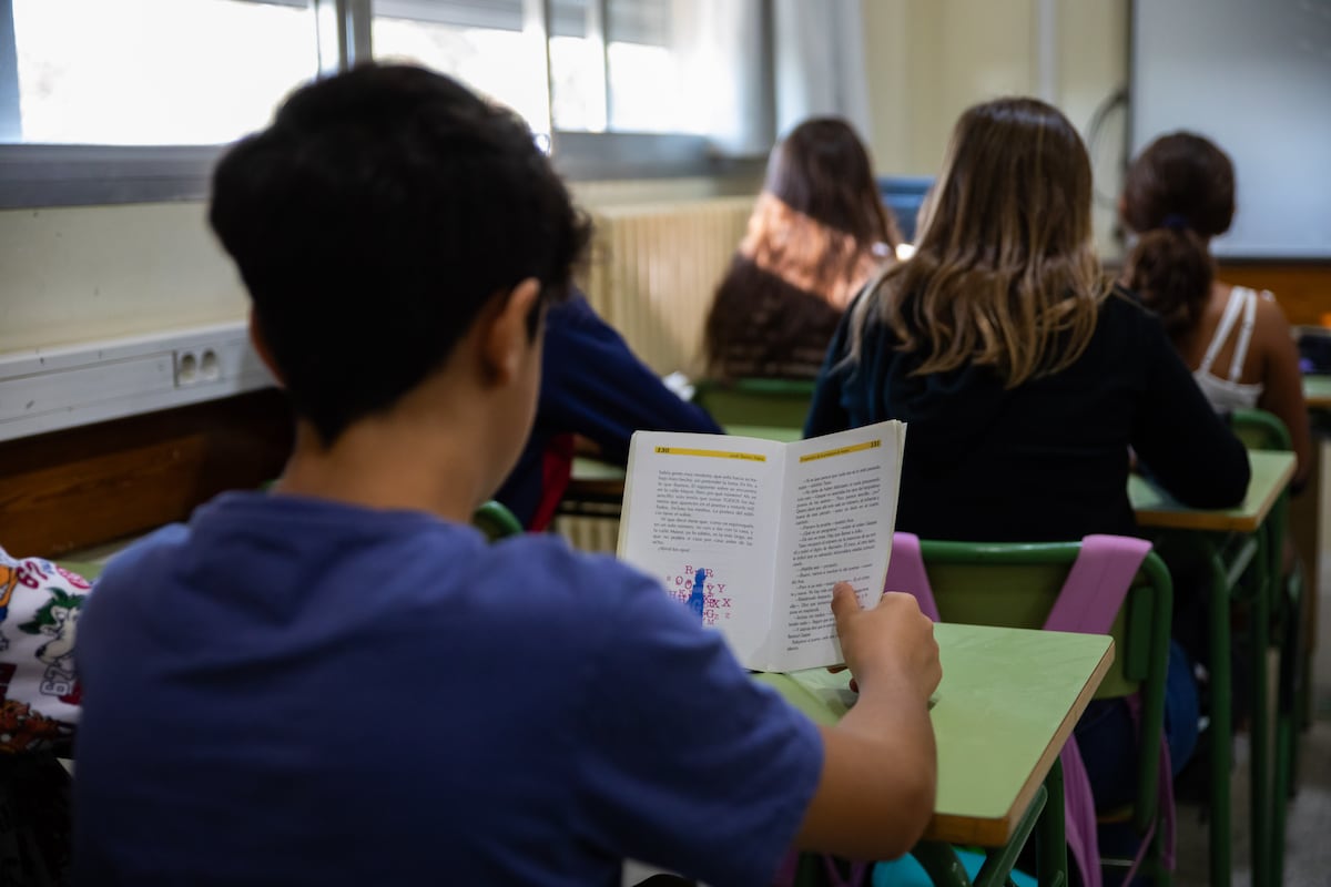 Les jeunes Espagnols triplent l'écart avec la moyenne de l'OCDE en mathématiques et en compréhension écrite par rapport à la génération EGB