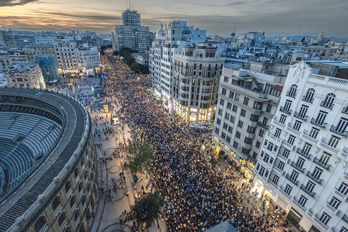 Les travailleurs et les politiciens d'À Punt critiquent la diffusion des taureaux au lieu de s'associer à la manifestation massive contre Mazón pour Dana
