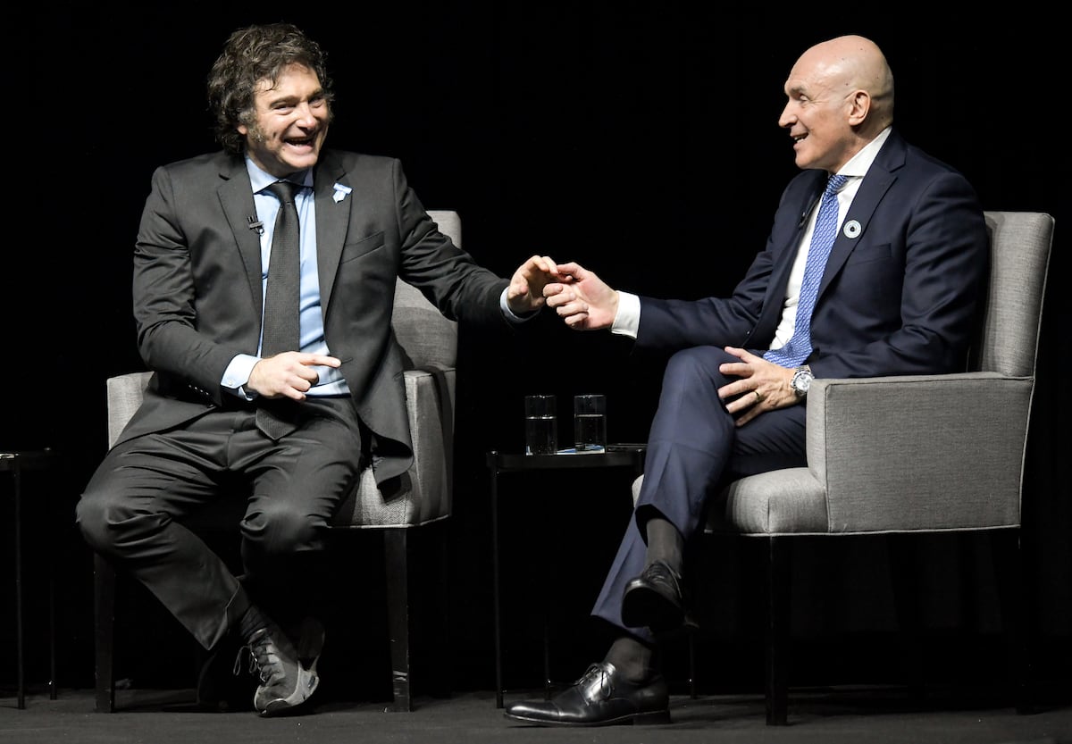 Milei fait face à la campagne électorale livrée à Trump et avec son principal candidat taché par le Narco
