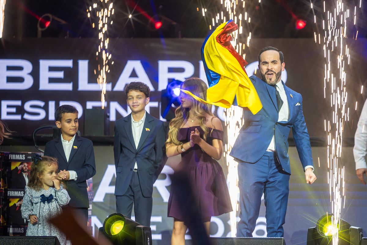 Le candidat ultra Abelardo de la Espriella prend un bain de masse lors d'un congrès à Bogotá : « Le 'Tigre' s'est réveillé »