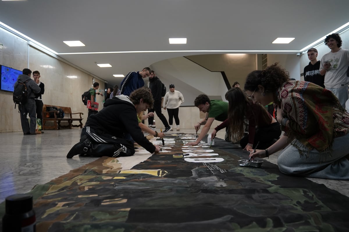 Confinement nocturne à la Complutense pour réchauffer la grève : « Nous voulons continuer à étudier dignement »