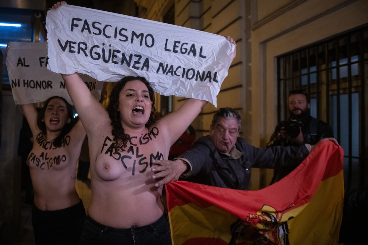 La ministre de l’Égalité critique l’agression sexuelle de deux militantes Femen : « Comme il faut se sentir impuni pour le faire devant les caméras »
