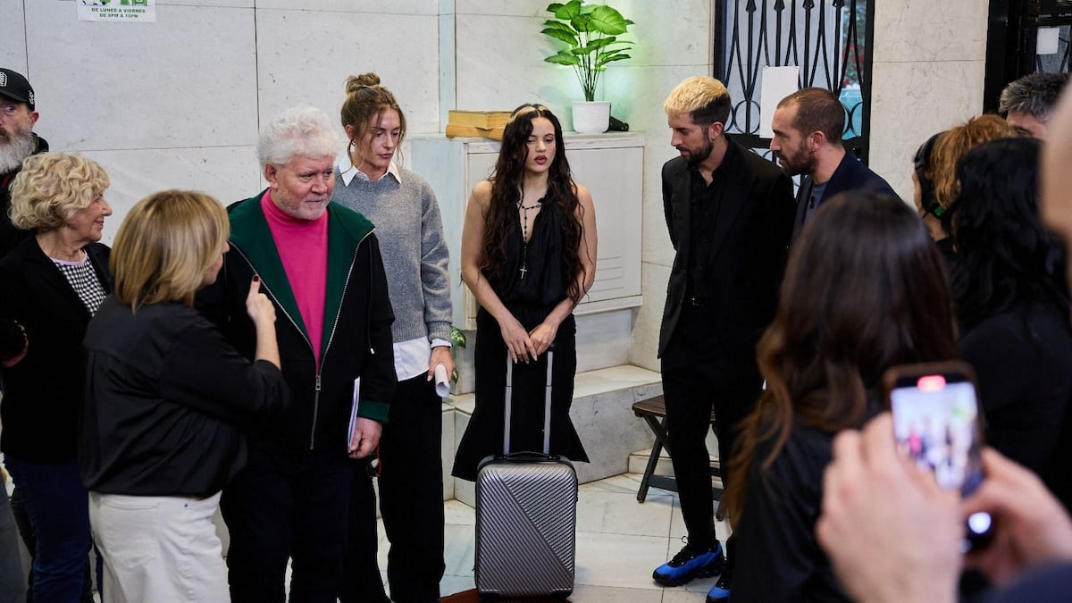 Putellas, Almodóvar, Machi et Carmena organisent une réunion de voisins célèbres dans « La revuelta » à cause de Rosalía : « Nous devons faire quelque chose avec celui qui chante »